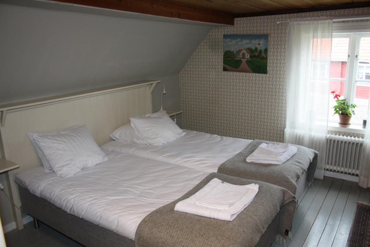 Ladugardens Pub & Sal Apartment Enhorna Екстериор снимка