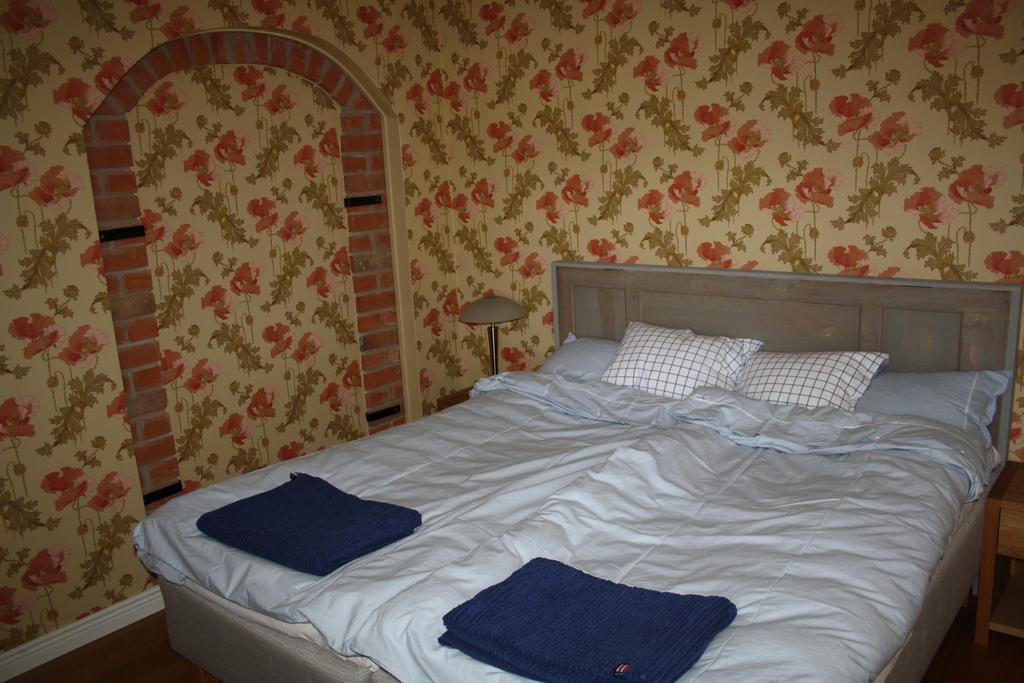 Ladugardens Pub & Sal Apartment Enhorna Екстериор снимка