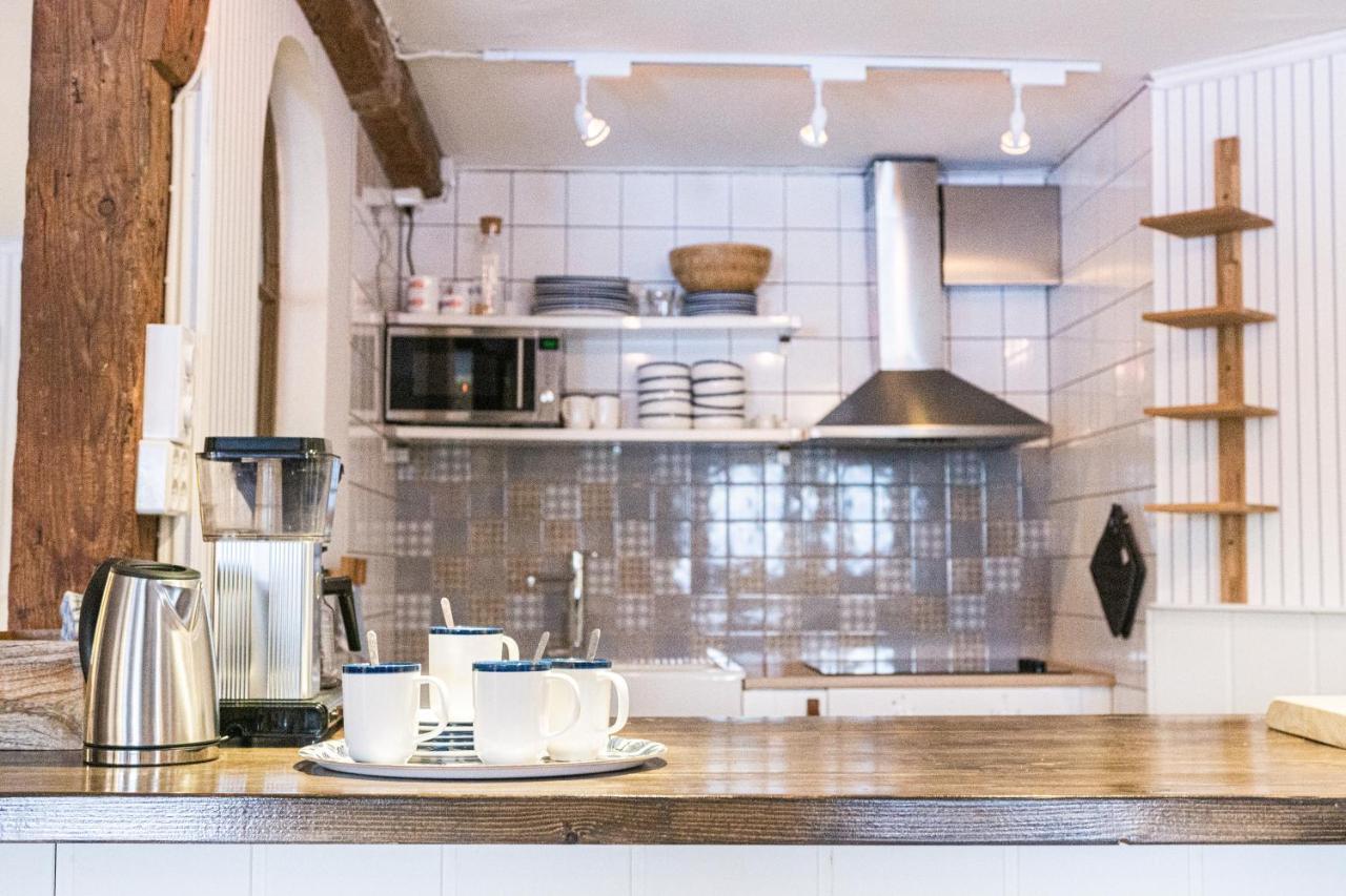 Ladugardens Pub & Sal Apartment Enhorna Екстериор снимка
